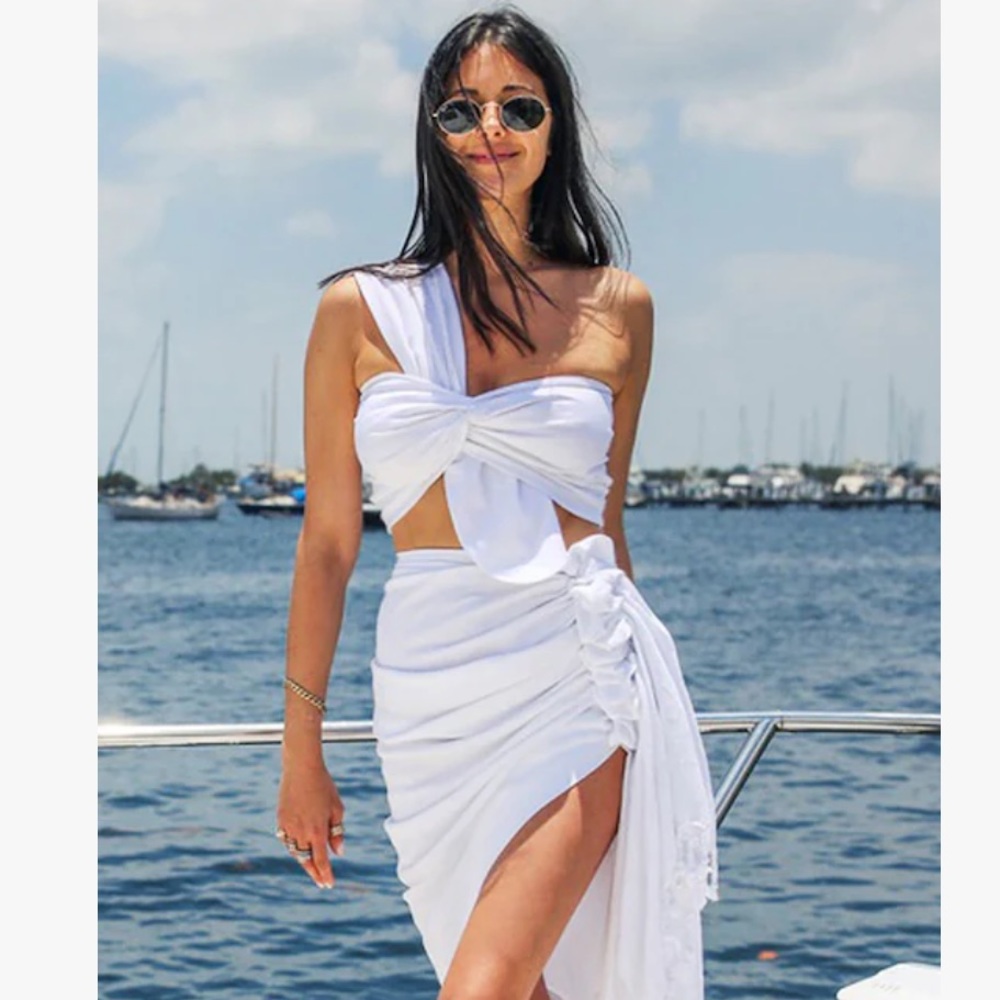 Just Bee Queen
White Sol Bandeau Top